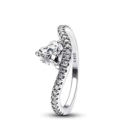 Eternal Wavy Pavé Heart Ring